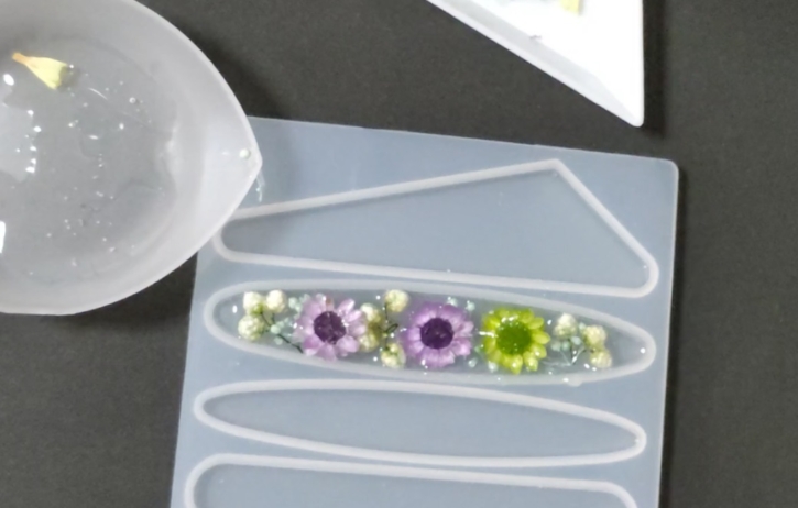 レジン)ドライフラワー入りヘアクリップの作り方|華やかヘアアクセ