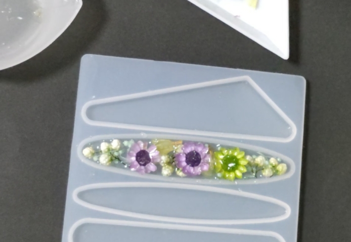 レジン)ドライフラワー入りヘアクリップの作り方|華やかヘアアクセ