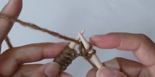 初心者向けヘアバンドの編み方24