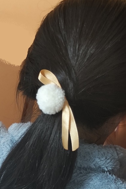 毛糸ポンポンヘアゴムの作り方21