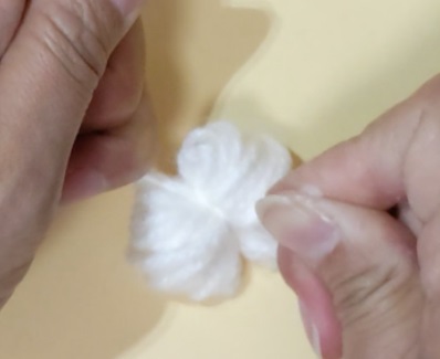 毛糸ポンポンヘアゴムの作り方9