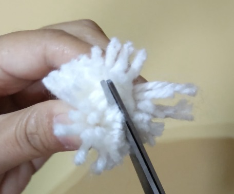 毛糸ポンポンヘアゴムの作り方10