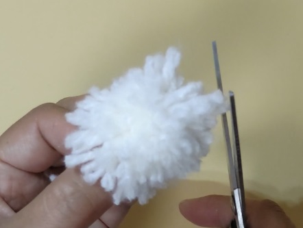 毛糸ポンポンヘアゴムの作り方11