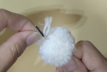 毛糸ポンポンヘアゴムの作り方16