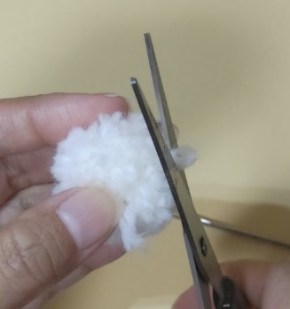 毛糸ポンポンヘアゴムの作り方17