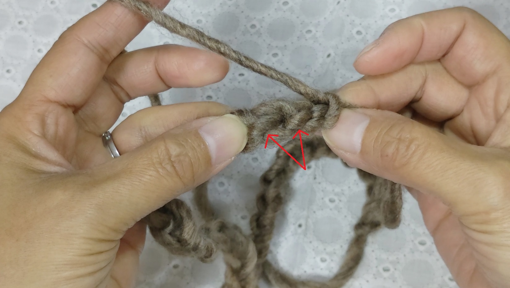 毛糸のお花へアゴムの作り方6