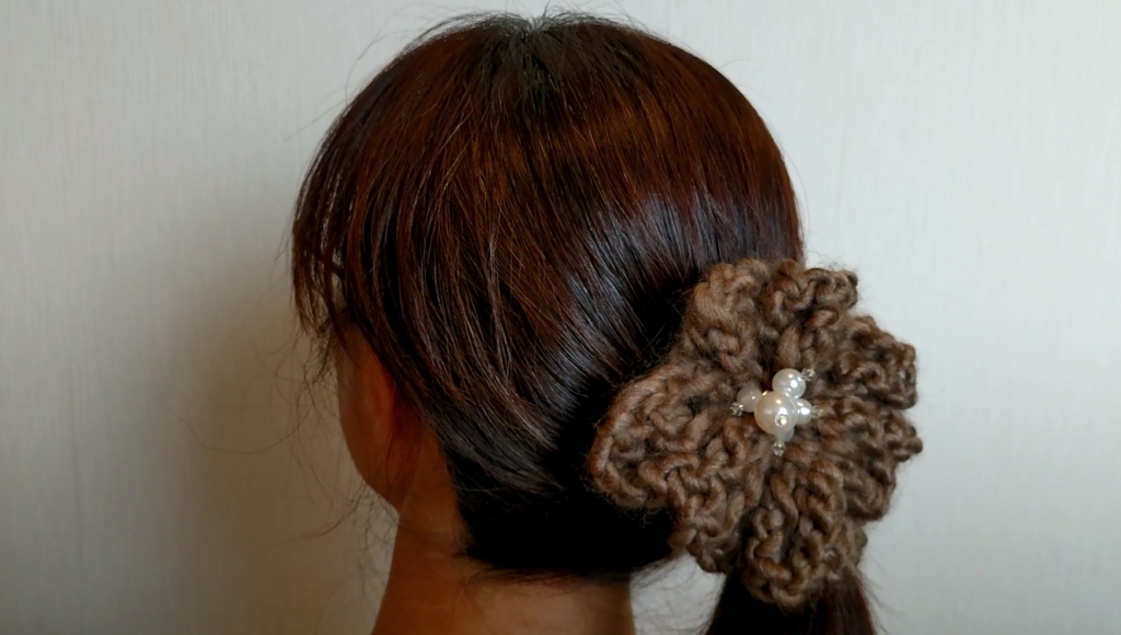 毛糸で編むお花へアゴムの作り方ニットフラワー