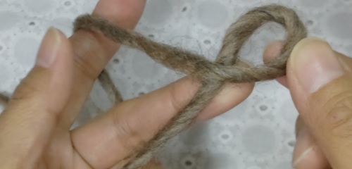 毛糸のお花へアゴムの作り方3