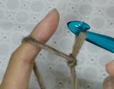 毛糸のお花へアゴムの作り方5