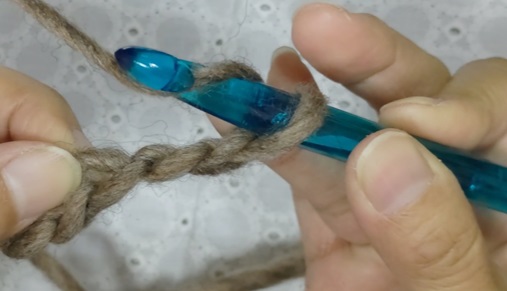 毛糸のお花へアゴムの作り方8