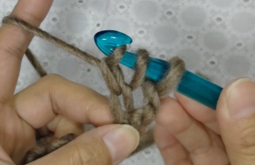 毛糸のお花へアゴムの作り方10