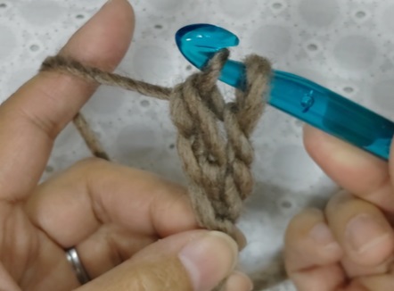 毛糸のお花へアゴムの作り方11