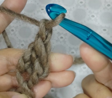 毛糸のお花へアゴムの作り方13