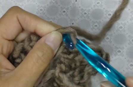 毛糸のお花へアゴムの作り方18