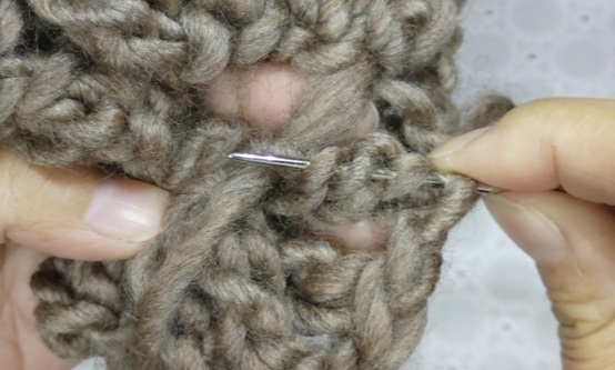 毛糸のお花へアゴムの作り方19