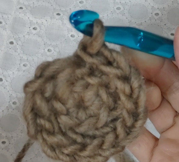 毛糸のお花へアゴムの作り方37