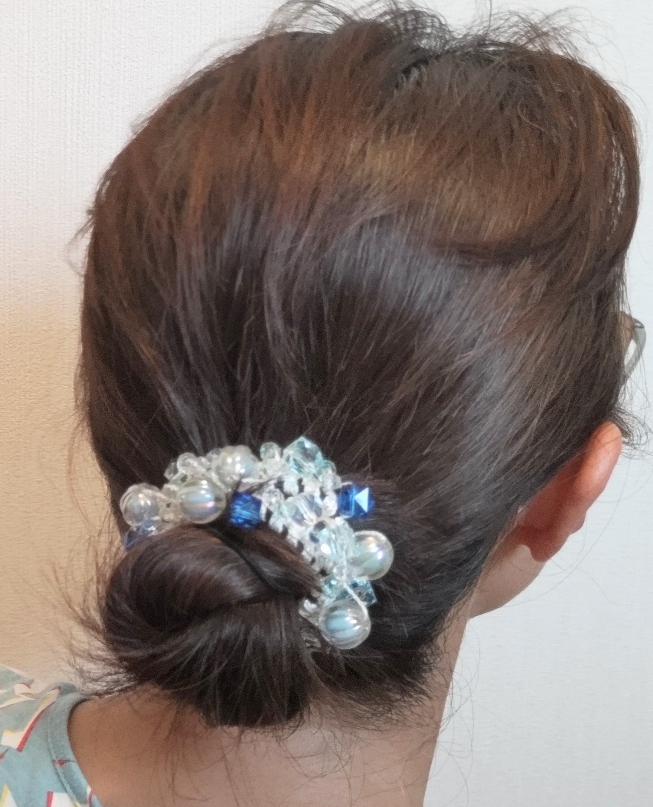 お団子ヘアに合うじゃらじゃらビーズシュシュの作り方