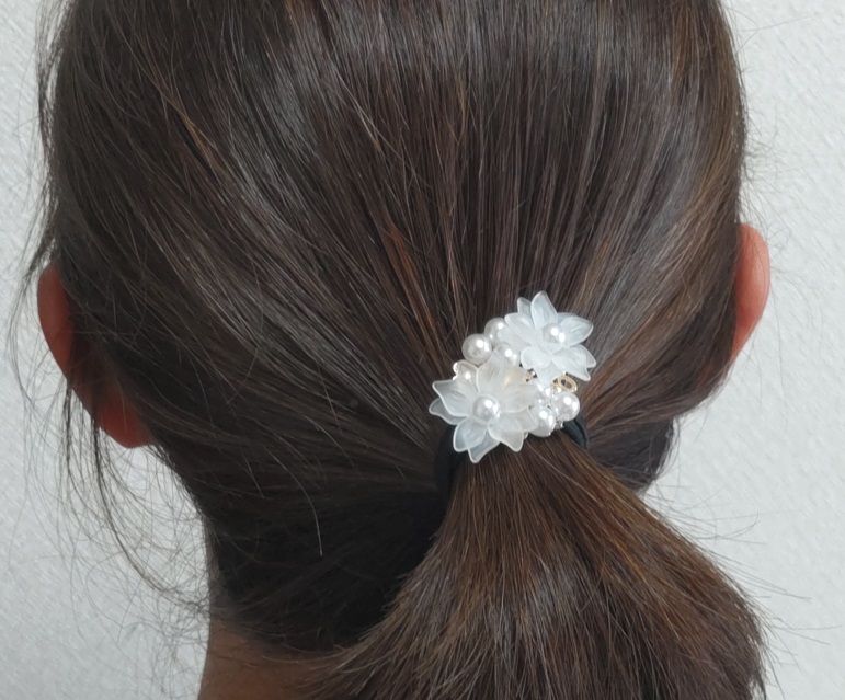 フラワービーズとパールのヘアゴムの作り方