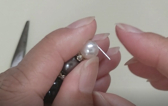 9ピンで作るビーズヘアゴム作り方4