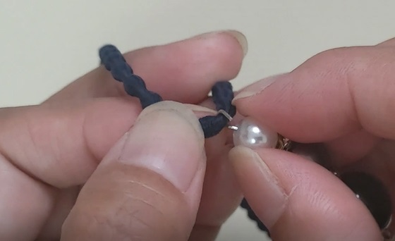 9ピンで作るビーズヘアゴム作り方6