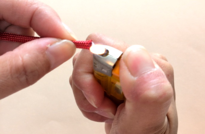 パラコードでヘアゴムの作り方1