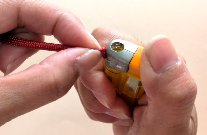 パラコードでヘアゴムの作り方2