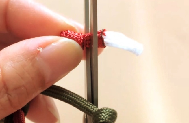 パラコードでヘアゴムの作り方20