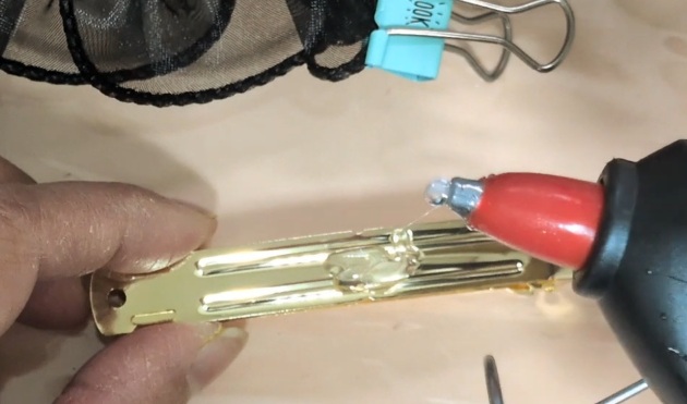 フリルリボンとパールのヘアバレッタの作り方09