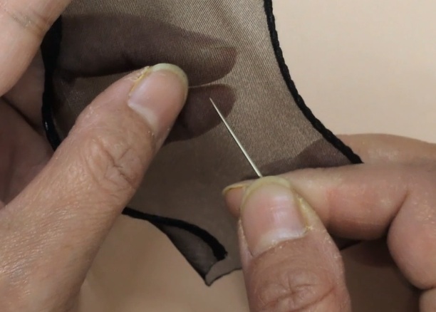 フリルリボンとパールのヘアバレッタの作り方03