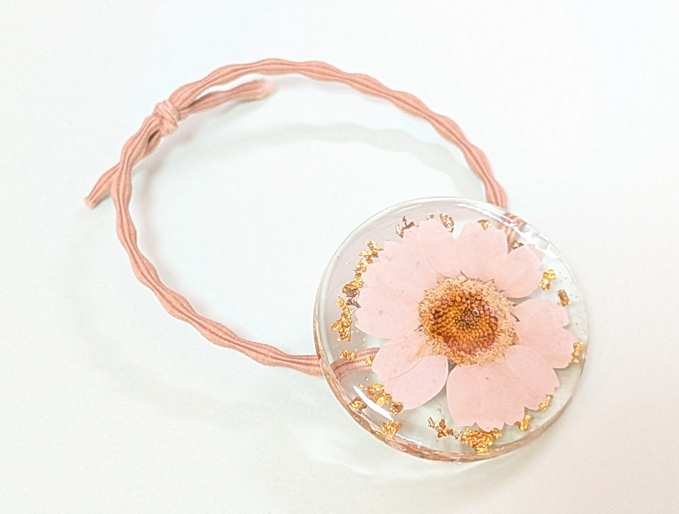 レジンヘアゴム・花と金箔のヘアゴム作り方