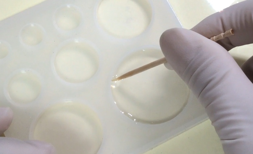 レジンヘアゴム・花と金箔のヘアゴム作り方01