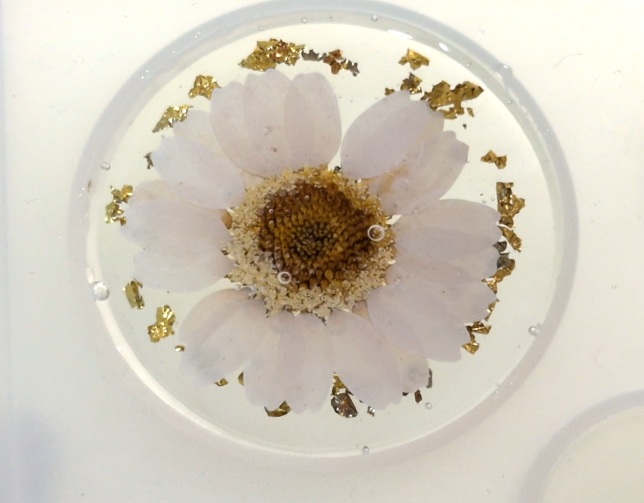 レジンヘアゴム・花と金箔のヘアゴム作り方08