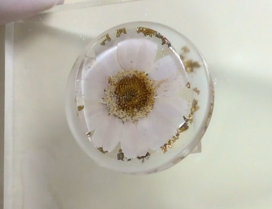 レジンヘアゴム・花と金箔のヘアゴム作り方11