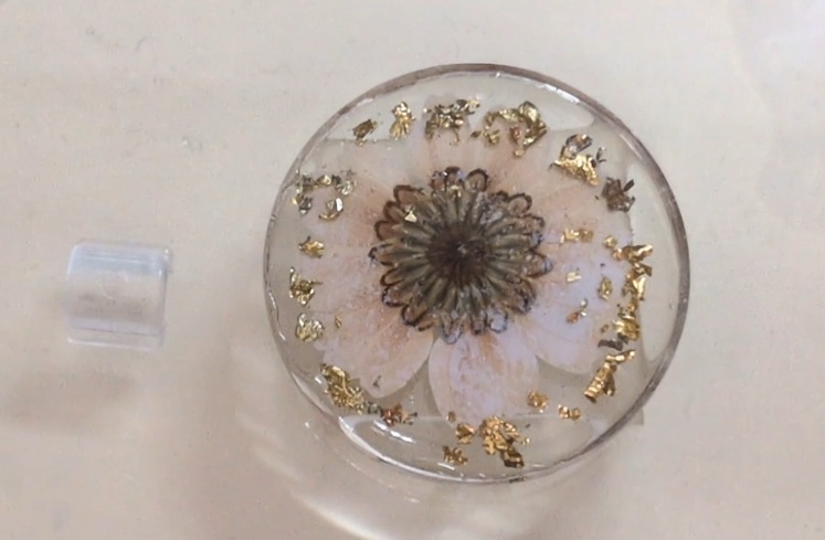 レジンヘアゴム・花と金箔のヘアゴム作り方15
