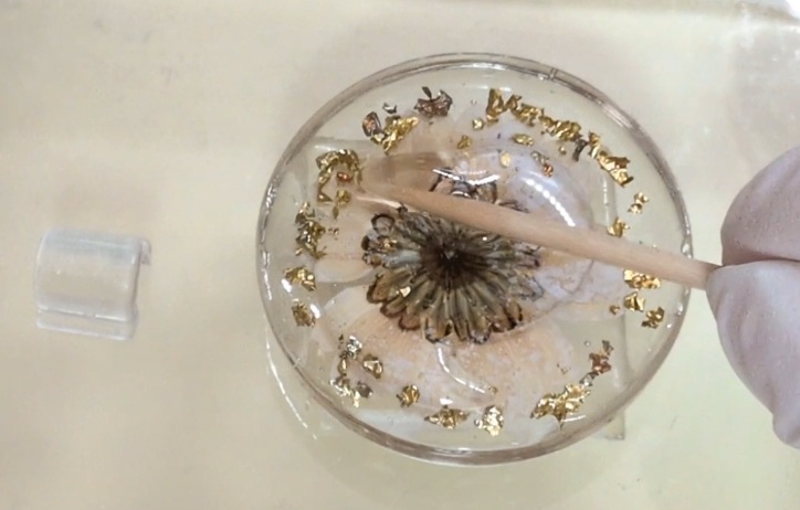 レジンヘアゴム・花と金箔のヘアゴム作り方16