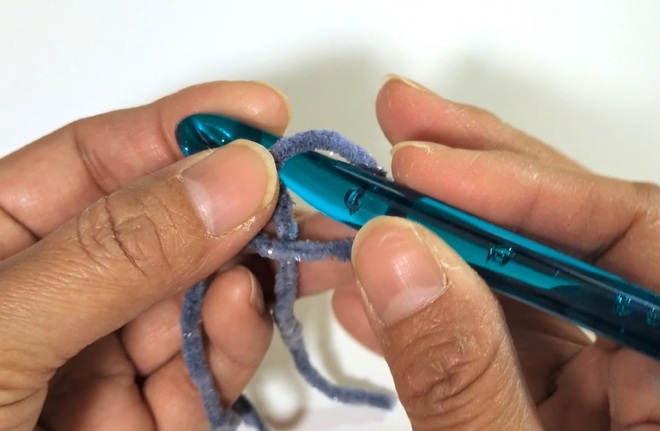 ヘアゴム交換ができる毛糸シュシュの作り方1