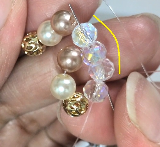簡単ビーズでスパイラルヘアゴムの作り方10